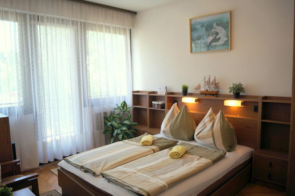 Sophie'S Guesthouse Siofok Exterior photo