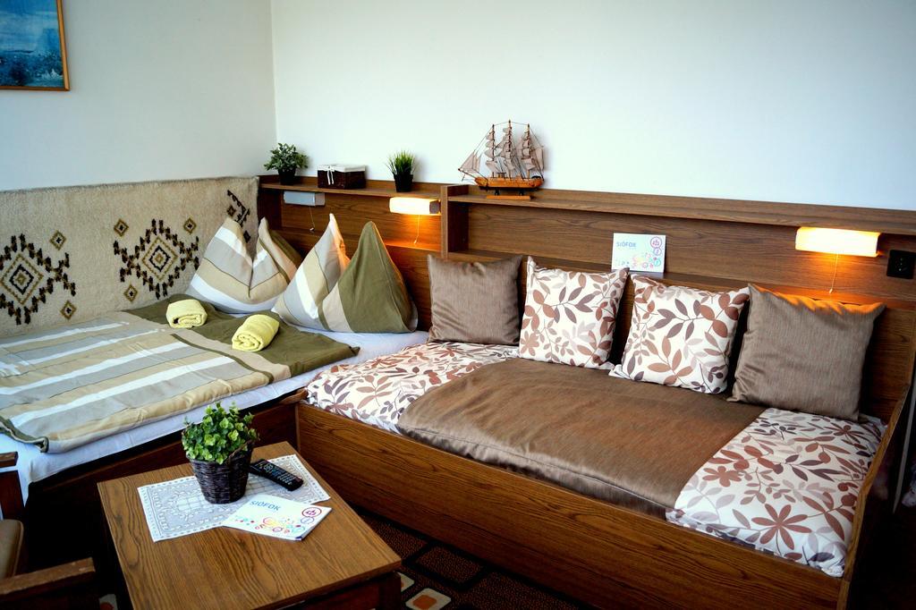 Sophie'S Guesthouse Siofok Exterior photo