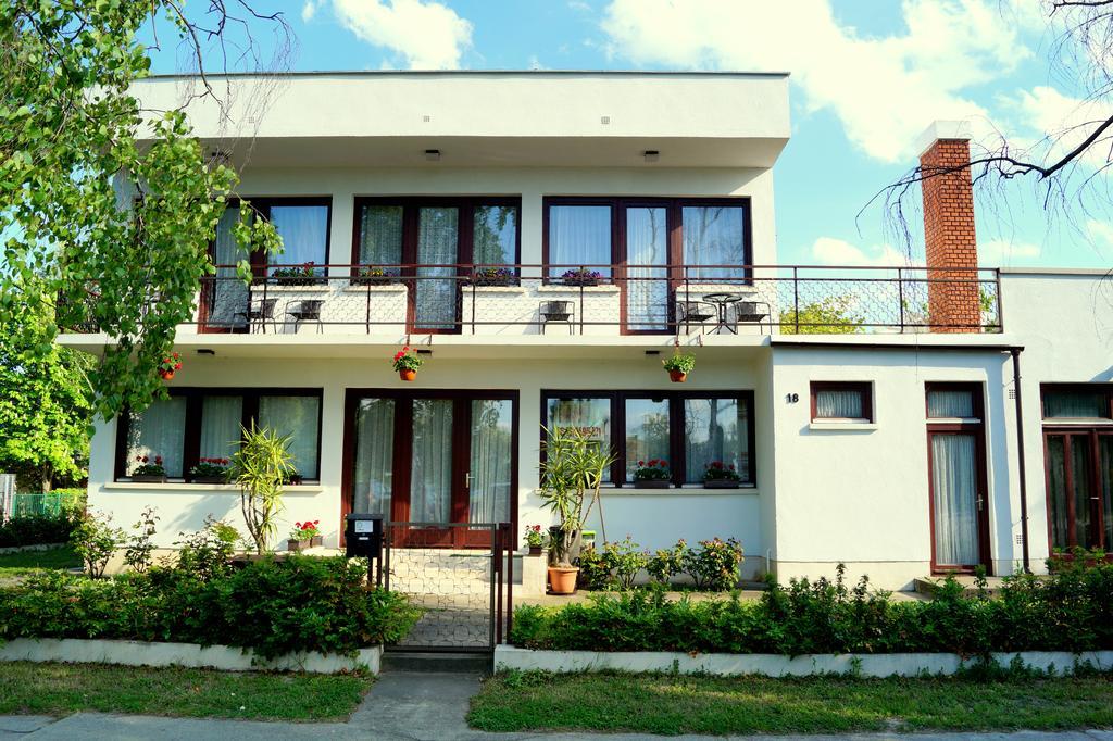 Sophie'S Guesthouse Siofok Exterior photo