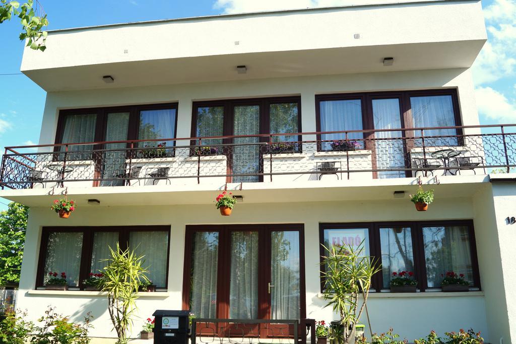 Sophie'S Guesthouse Siofok Exterior photo
